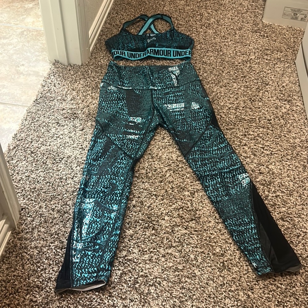 Medium Under Armor black and blue legging and matching sport bra. Slight…